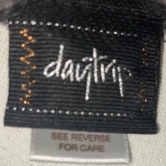 Daytrip Womens Medium 3/4 Length Sleeve Jeweled Elastic Waist Bell Sleeves Top - Picture 5 of 5